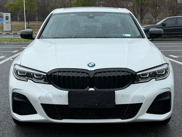 BMW 3 Series 2022 Restyling 325Li M Sports Night Suit exterior photo 2