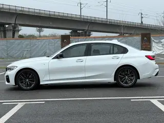 BMW 3 Series 2022 Restyling 325Li M Sports Night Suit exterior photo 6