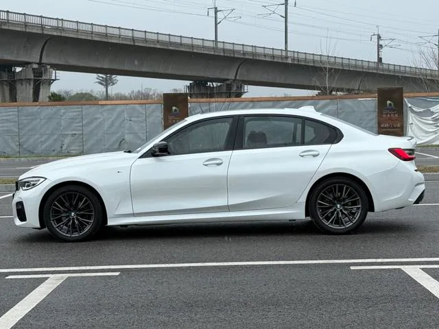 BMW 3 Series 2022 Restyling 325Li M Sports Night Suit exterior photo 6