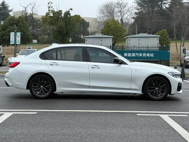 BMW 3 Series 2022 Restyling 325Li M Sports Night Suit exterior photo 7
