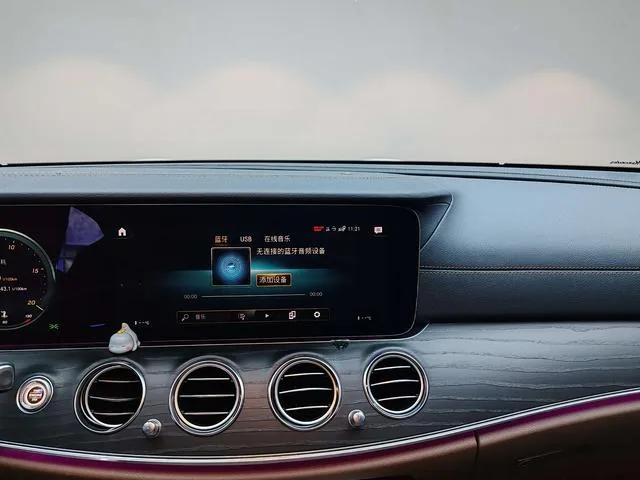 Mercedes-Benz E-Class 2023 E 300 L Fashionable sports car interior photo 19