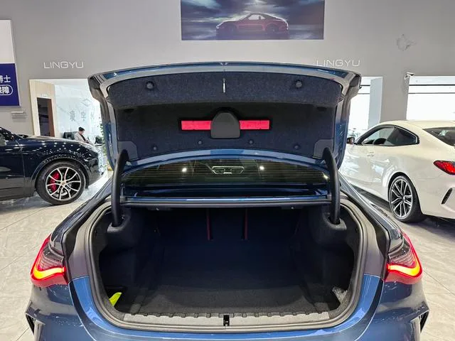BMW 4 Series 2022 425i M Sports suit interior photo 18