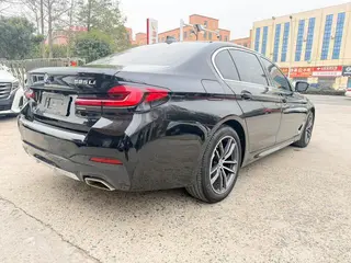 BMW 5 Series 2021 525Li M Conjunto deportivo exterior foto 4