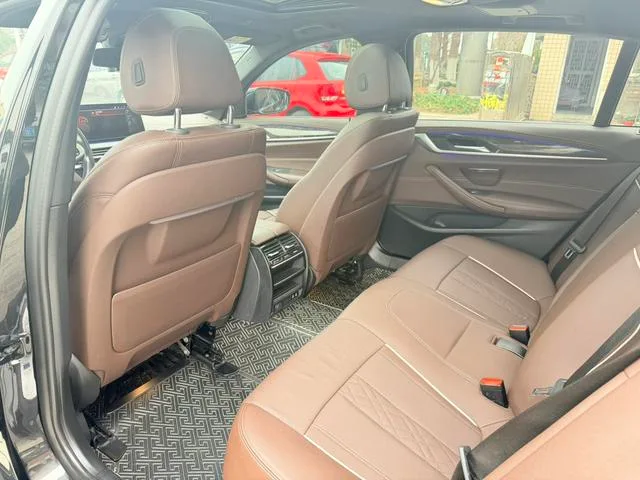 BMW 5 Series 2021 525Li M Conjunto deportivo interior foto 11