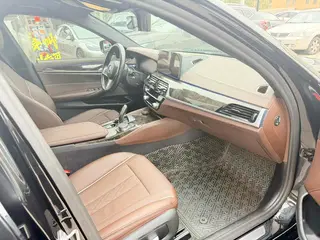 BMW 5 Series 2021 525Li M Conjunto deportivo interior foto 13