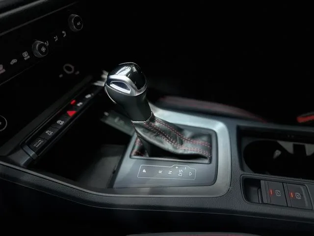Audi Q3 2022 40 TFSI RS Tipo de velocidad de combustión del kit interior foto 15