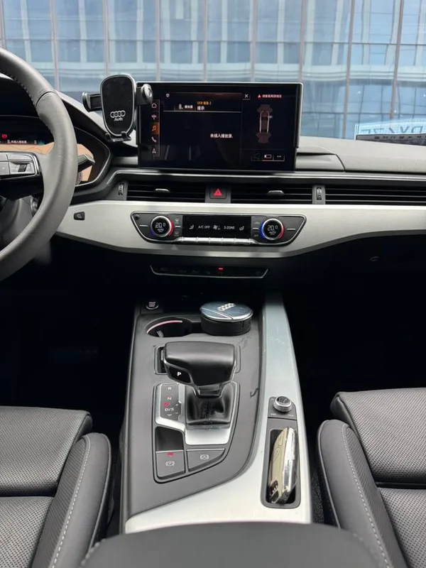 Audi A4L 2020 40 TFSI Deluxe dinámico interior foto 11