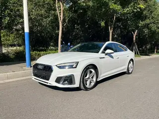 Audi A5 2023 Sportback 40 TFSI Модный и динамичный