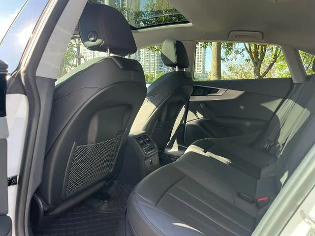 Audi A5 2023 Sportback 40 TFSI Mode dynamique intérieur photo 9