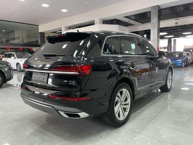 Audi Q7 2021 45 TFSI quattro S line Sporty exterior photo 4