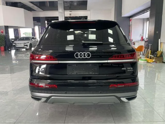 Audi Q7 2021 45 TFSI quattro S line Sporty exterior photo 5
