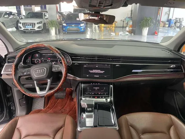Audi Q7 2021 45 TFSI quattro S line Sporty interior photo 11
