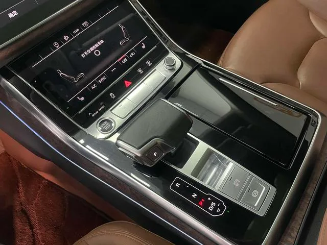 Audi Q7 2021 45 TFSI quattro S line Sporty interior photo 13