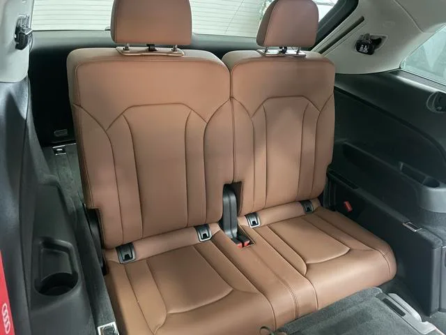 Audi Q7 2021 45 TFSI quattro S line Sporty interior photo 20