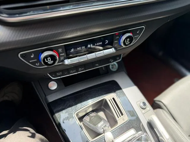 Audi Q5L 2022 40T RS Burning rate kit type interior photo 20