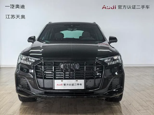 Audi Q7 2023 55 TFSI quattro S line Ice and Snow Sports Edition exterior photo 2