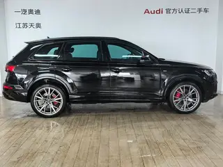 Audi Q7 2023 55 TFSI quattro S line Ice and Snow Sports Edition exterior photo 3
