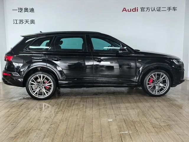 Audi Q7 2023 55 TFSI quattro S line Ice and Snow Sports Edition exterior photo 3