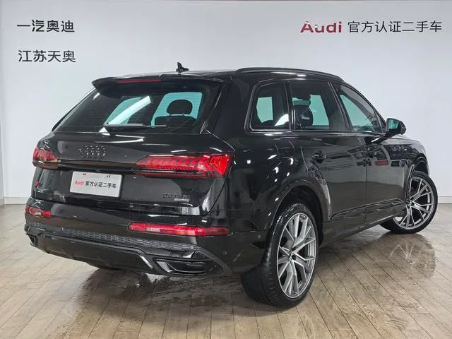 Audi Q7 2023 55 TFSI quattro S line Ice and Snow Sports Edition exterior photo 4