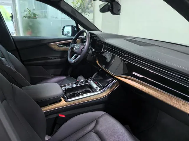 Audi Q7 2023 55 TFSI quattro S line Ice and Snow Sports Edition interior photo 9