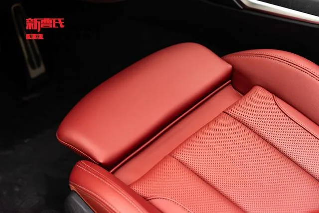 BMW 4 Series 2022 425i Convertible M Sports suit interior photo 12