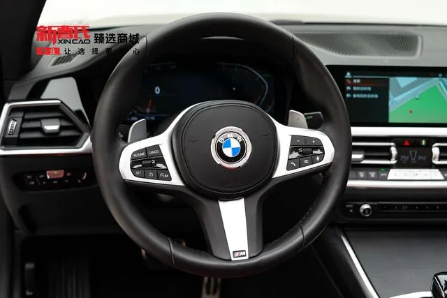 BMW 4 Series 2022 425i Convertible M Sports suit interior photo 15
