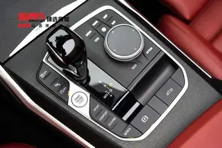 BMW 4 Series 2022 425i Convertible M Sports suit interior photo 20