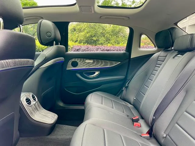 Mercedes-Benz E-Class 2022 Restyling E 300 L Fashionable sports car interior photo 13