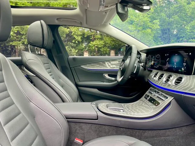 Mercedes-Benz E-Class 2022 Restyling E 300 L Fashionable sports car interior photo 14