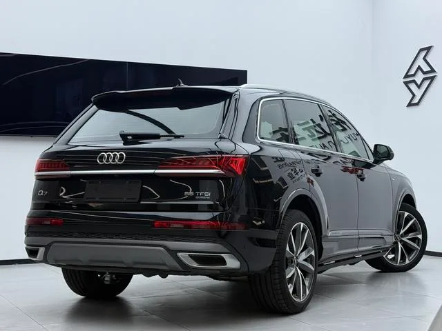 Audi Q7 2021 55 TFSI quattro S line Sporty exterior photo 3