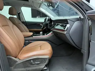 Audi Q7 2021 55 TFSI quattro S line Sporty interior photo 7