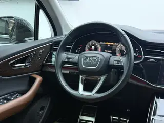Audi Q7 2021 55 TFSI quattro S line Sporty interior photo 10