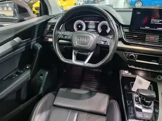 Audi Q5L 2022 40T Deluxe dinámico interior foto 7
