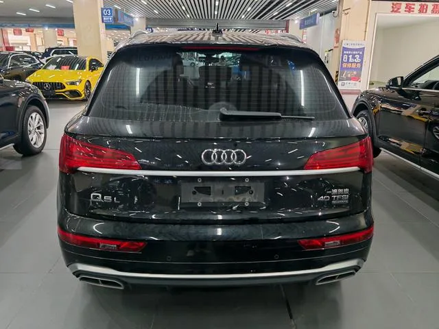 Audi Q5L 2022 40T Deluxe dinámico interior foto 8