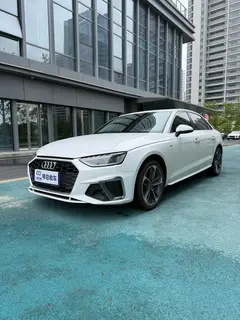 Audi A4L 2022 40 TFSI Модный и динамичный