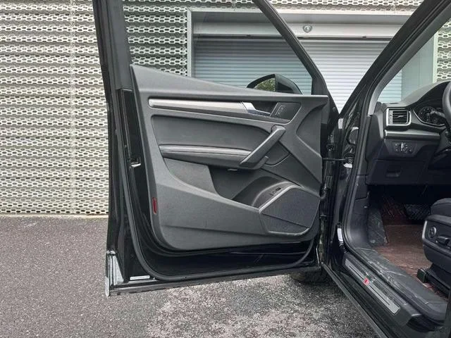 Audi Q5L 2022 40T Deluxe Dynamic interior photo 9