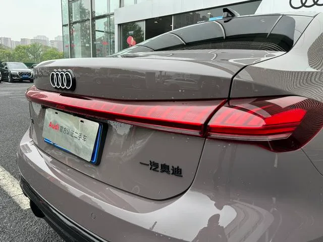 Audi A5L 2026 2.0T Versión deportiva interior foto 15