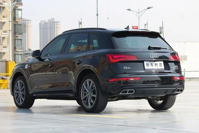 Audi Q5L 2023 40T Deluxe Dynamic interior photo 14