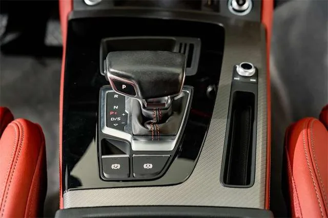 Audi Q5L 2023 40T Deluxe dinámico interior foto 15