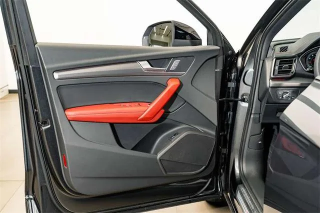 Audi Q5L 2023 40T Deluxe dinámico interior foto 17