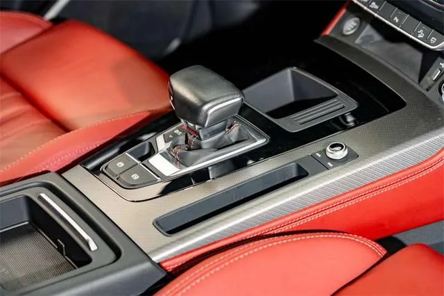 Audi Q5L 2023 40T Deluxe dinámico interior foto 19