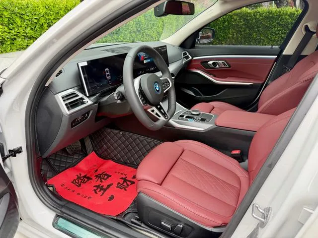 BMW i3 2025 eDrive35L exterior photo 9