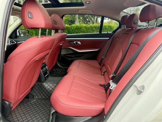 BMW i3 2025 eDrive35L interior photo 10