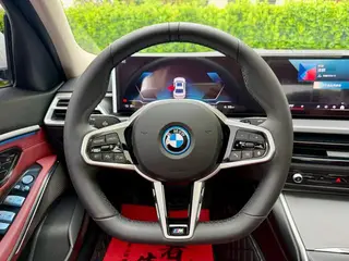 BMW i3 2025 eDrive35L interior photo 12