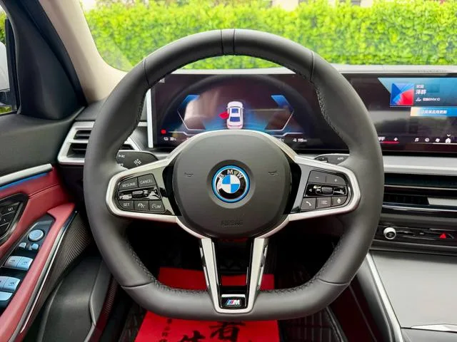 BMW i3 2025 eDrive35L interior photo 12