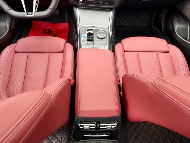 BMW i3 2025 eDrive35L interior photo 15