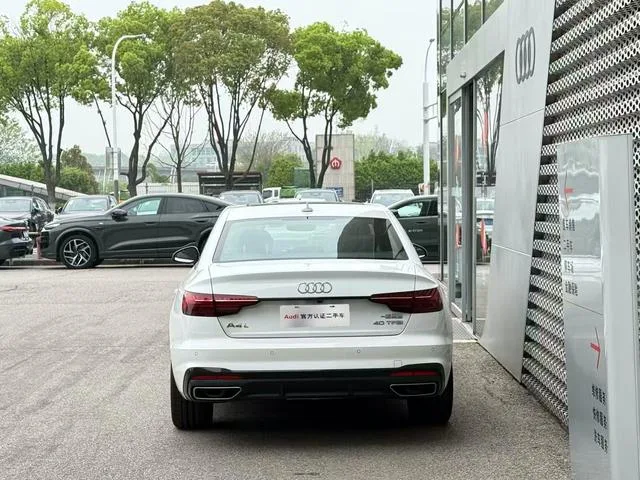 Audi A4L 2024 40 TFSI Deluxe dinámico exterior foto 4