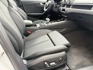 Audi A4L 2024 40 TFSI Deluxe dinámico interior foto 6