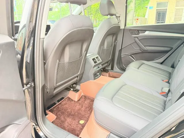 Audi Q5L 2022 40T Deluxe Dynamic interior photo 10