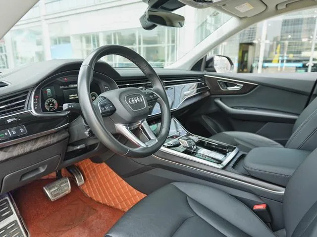 Audi Q8 2022 55 TFSI Deluxe Dynamic interior photo 6